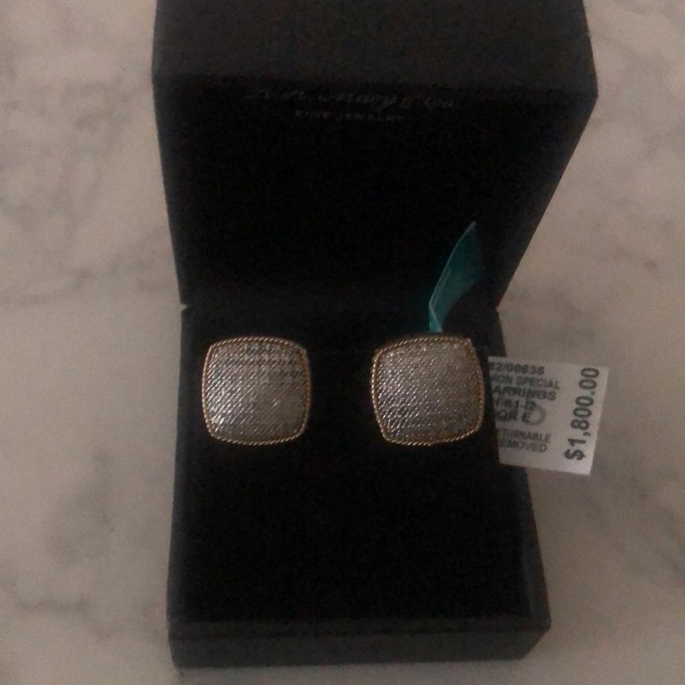 EFFY Pave’ Diamond earrings NWT - Picture 3 of 5